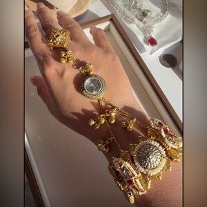 Elegant Gold Bracelet Set with Kundan Accents Hathphool Hand Jewellery